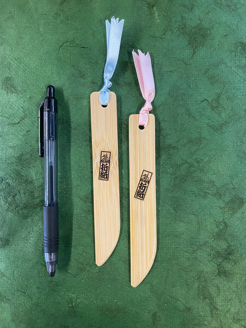 Poppo the Small Bamboo Folder measures 5.25 inches and helps fold paper with precision. Version 2