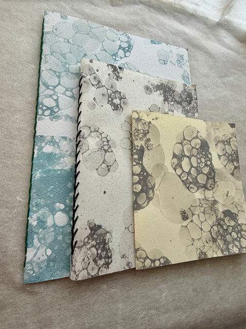 Bubble Dyeing Chain Stitch Bookbinding Workshop teaches a traditional chain stitch bookbinding technique. Version 1